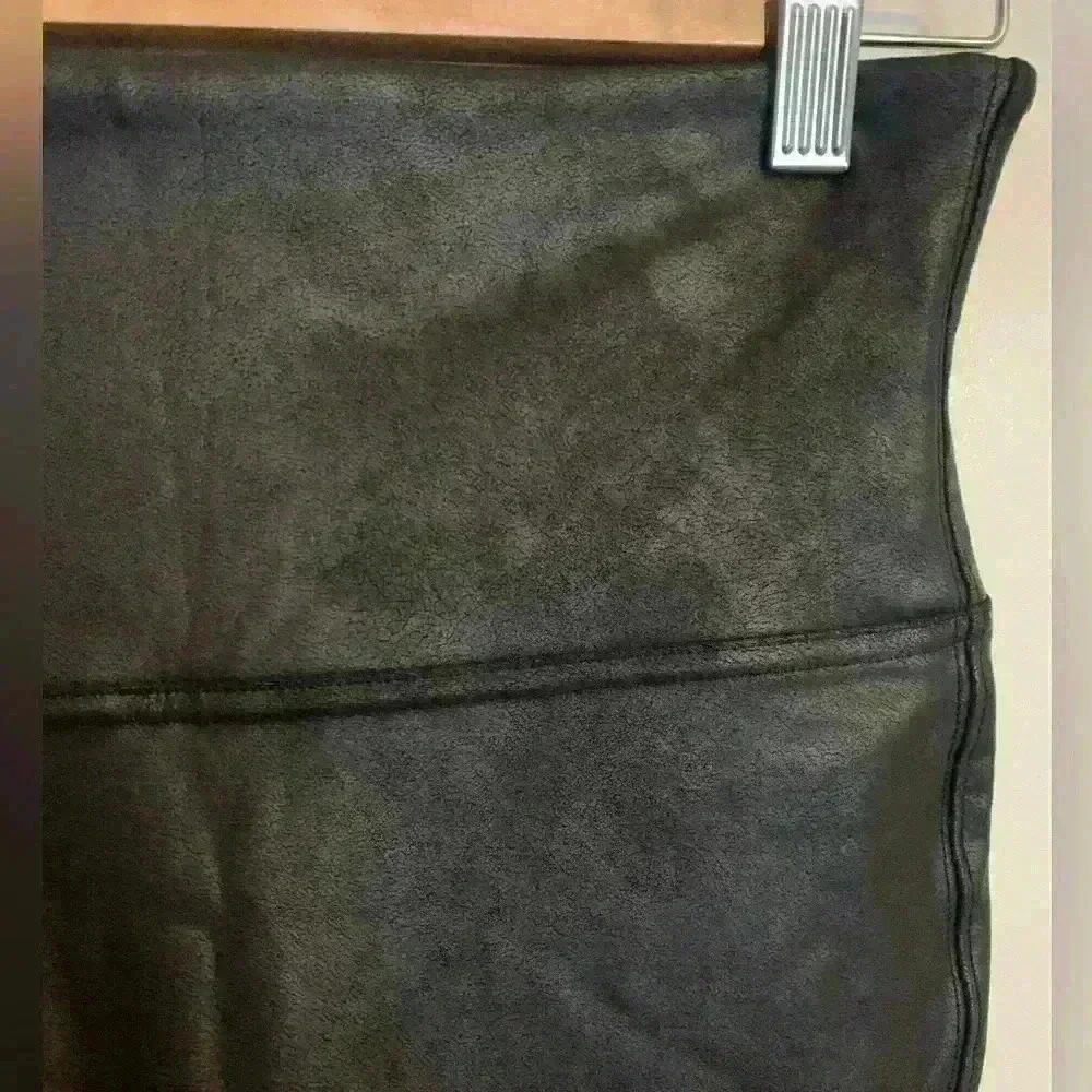 Spanx Faux Leather Leggings, Womens Size M petite - Picture 6 of 7
